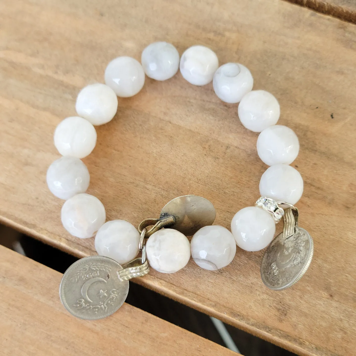 { Vintage White }