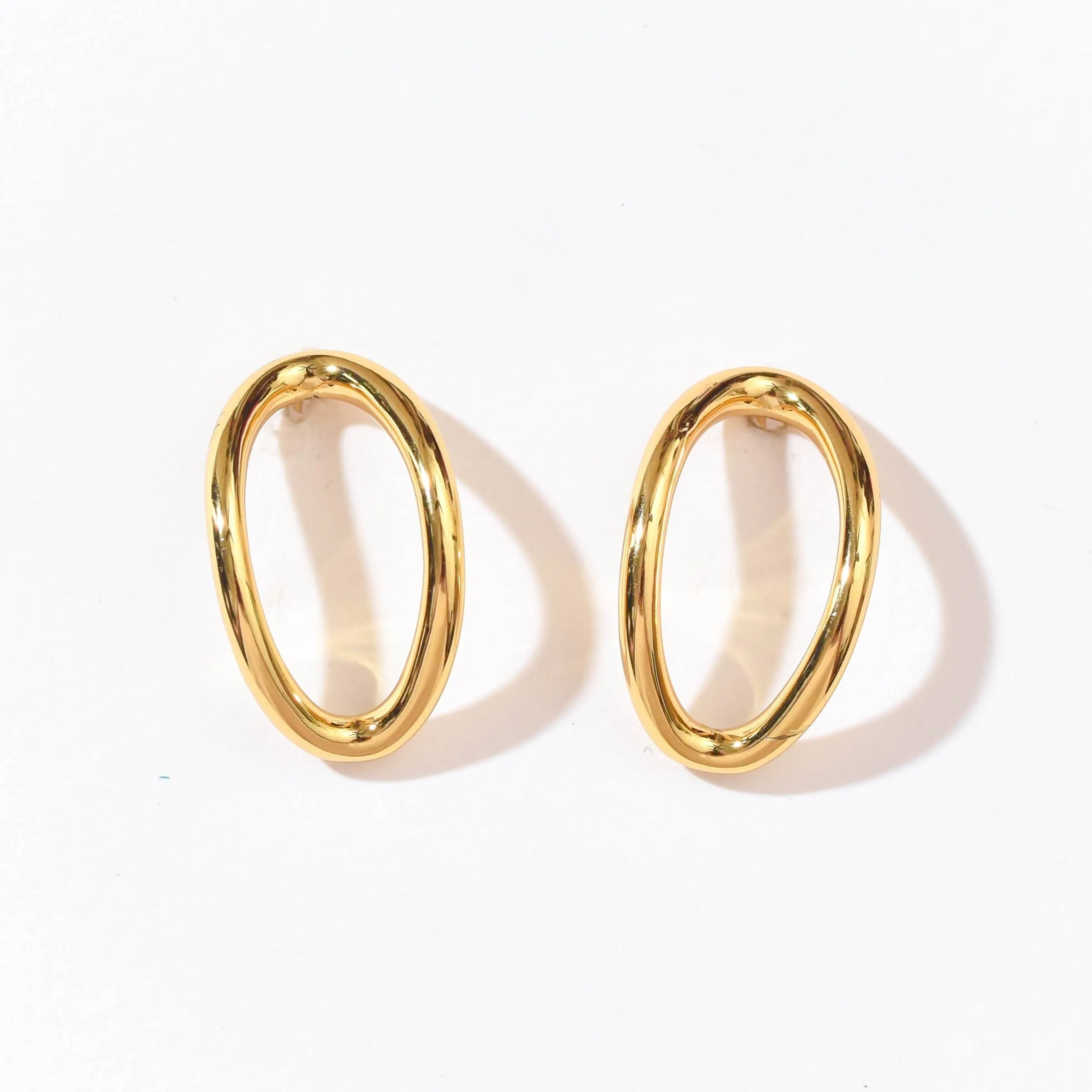 Aiko Hollow Studs | Gold