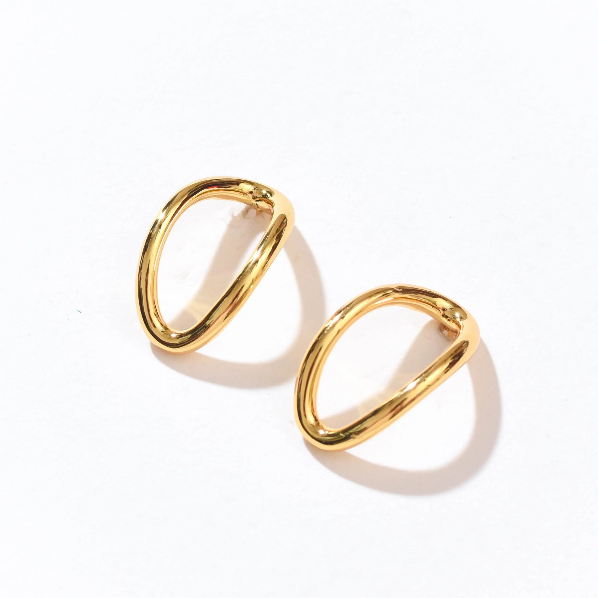 Aiko Hollow Studs | Gold