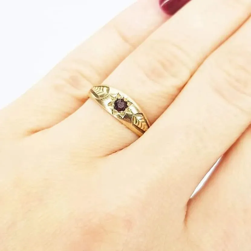 Antique Victorian 1899 Garnet 18ct Gold Ring
