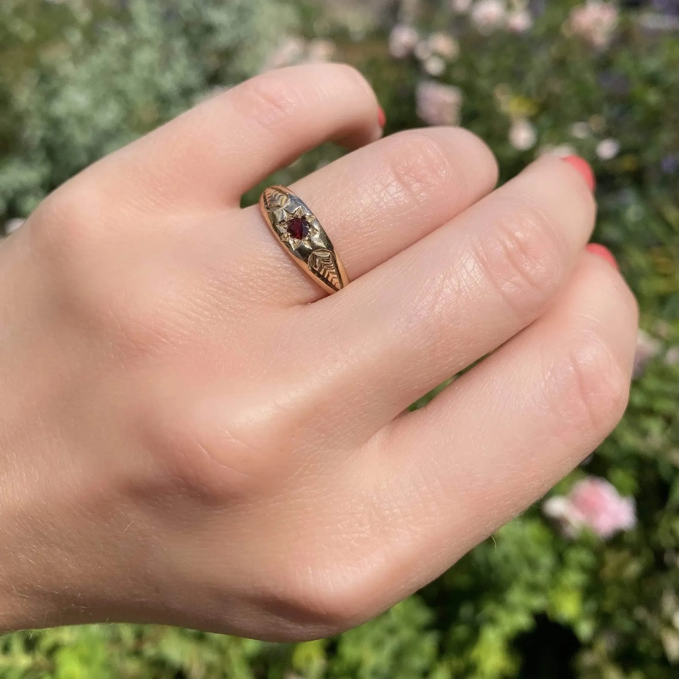 Antique Victorian 1899 Garnet 18ct Gold Ring