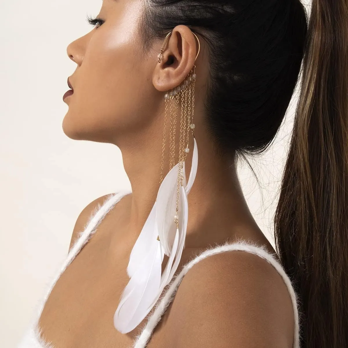 Asphire Bohemian Long Tassel Feather Ear Cuff 1pcs Non-piercing Feather Fringe Earring Elegant Exaggerated Chandelier Ear Wrap for Women Ball Beach Party Statement Jewelry