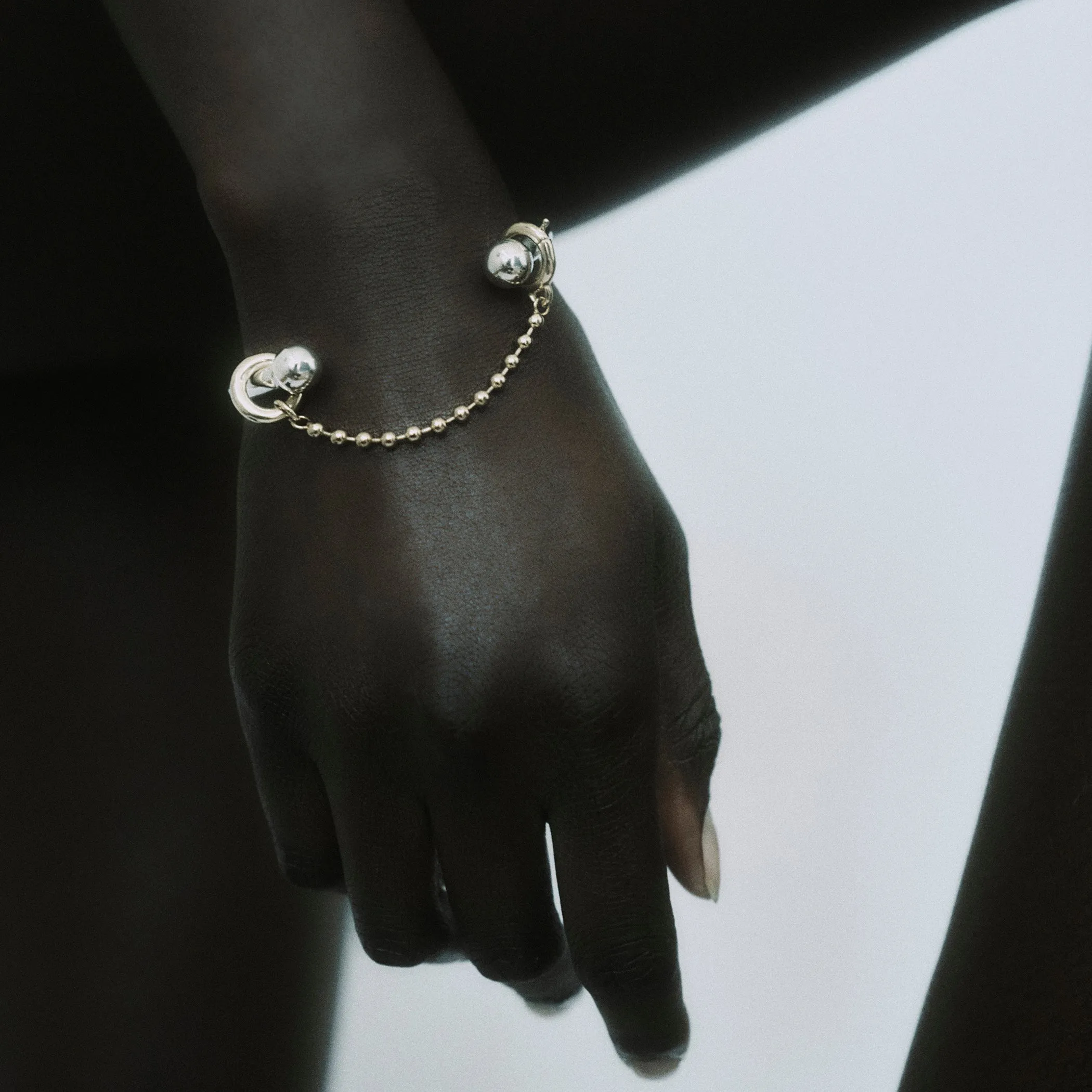 BARBELL CHAIN CUFF