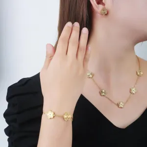 Clover Jewelry Set 18K Gold Plated Stainless Steel Necklace with Flower Design Four leaf clover for Women, Elegant Four Leaf Clover Necklace Floral Style Jewelry
