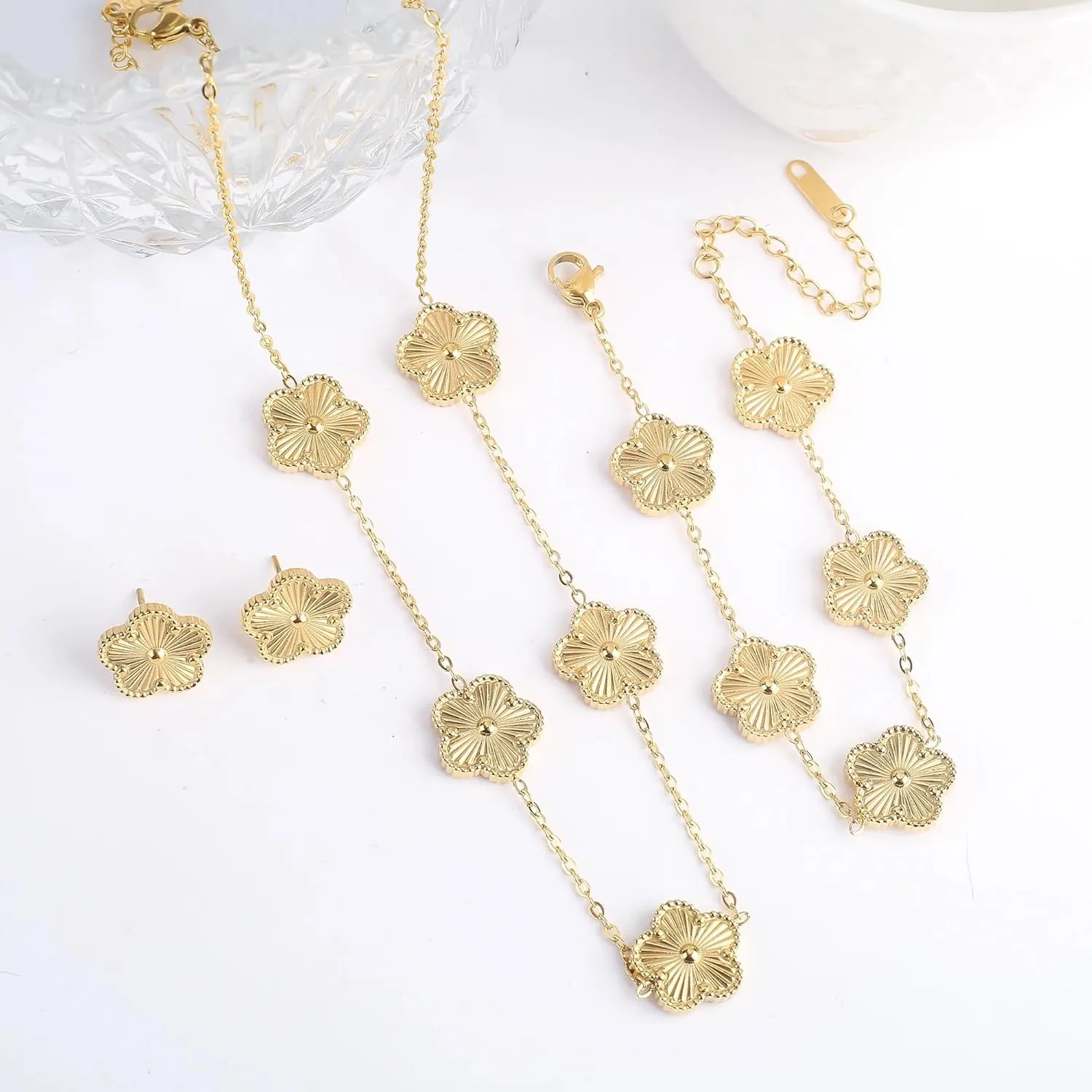 Clover Jewelry Set 18K Gold Plated Stainless Steel Necklace with Flower Design Four leaf clover for Women, Elegant Four Leaf Clover Necklace Floral Style Jewelry