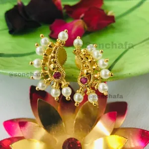 DROPLET PEARL STUDS