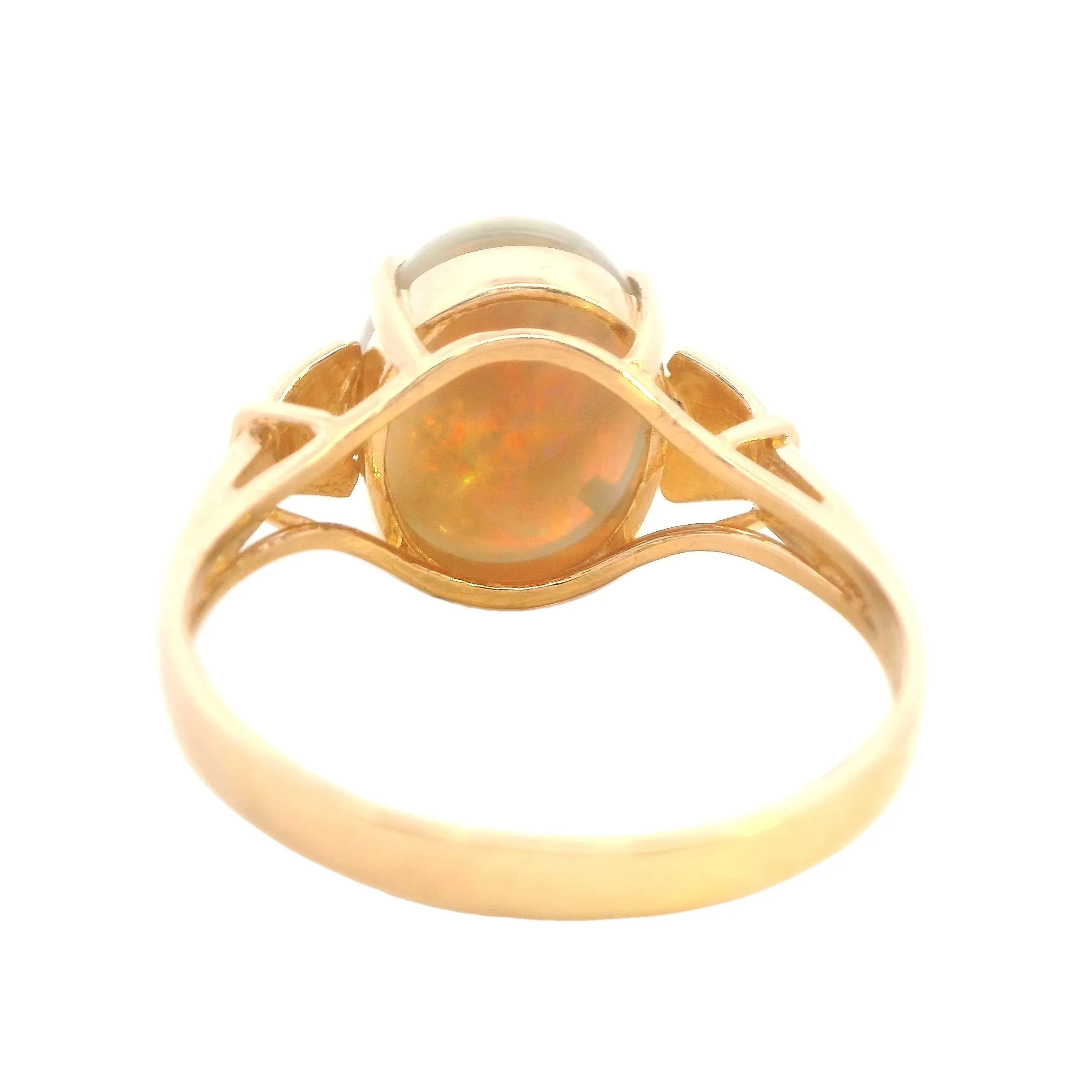 Elegant 14K Yellow Gold Opal Ring - Radiant and Refined