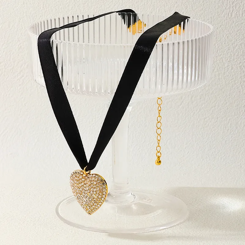European & American Chic Minimalist Jewelry with Metal Heart Diamond Pendants and Necklaces