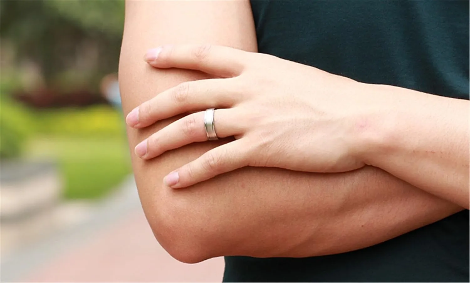 Fashion Month Mens Womens Sample Style Stainless Steel White Gold Ring Couple Engagement Wedding Silver Grooved Band