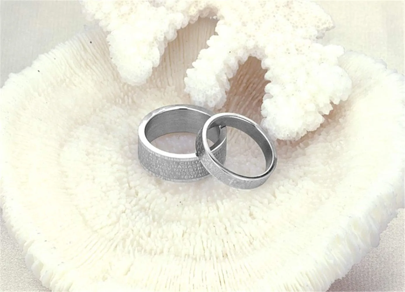 Fashion Month Mens Womens Stainless Steel Vintage Silver Couple Ring Spanish Bible Lords Prayer Cross White Gold Band