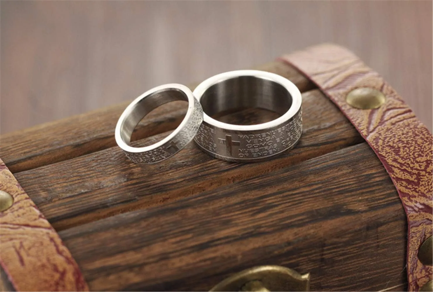 Fashion Month Mens Womens Stainless Steel Vintage Silver Couple Ring Spanish Bible Lords Prayer Cross White Gold Band
