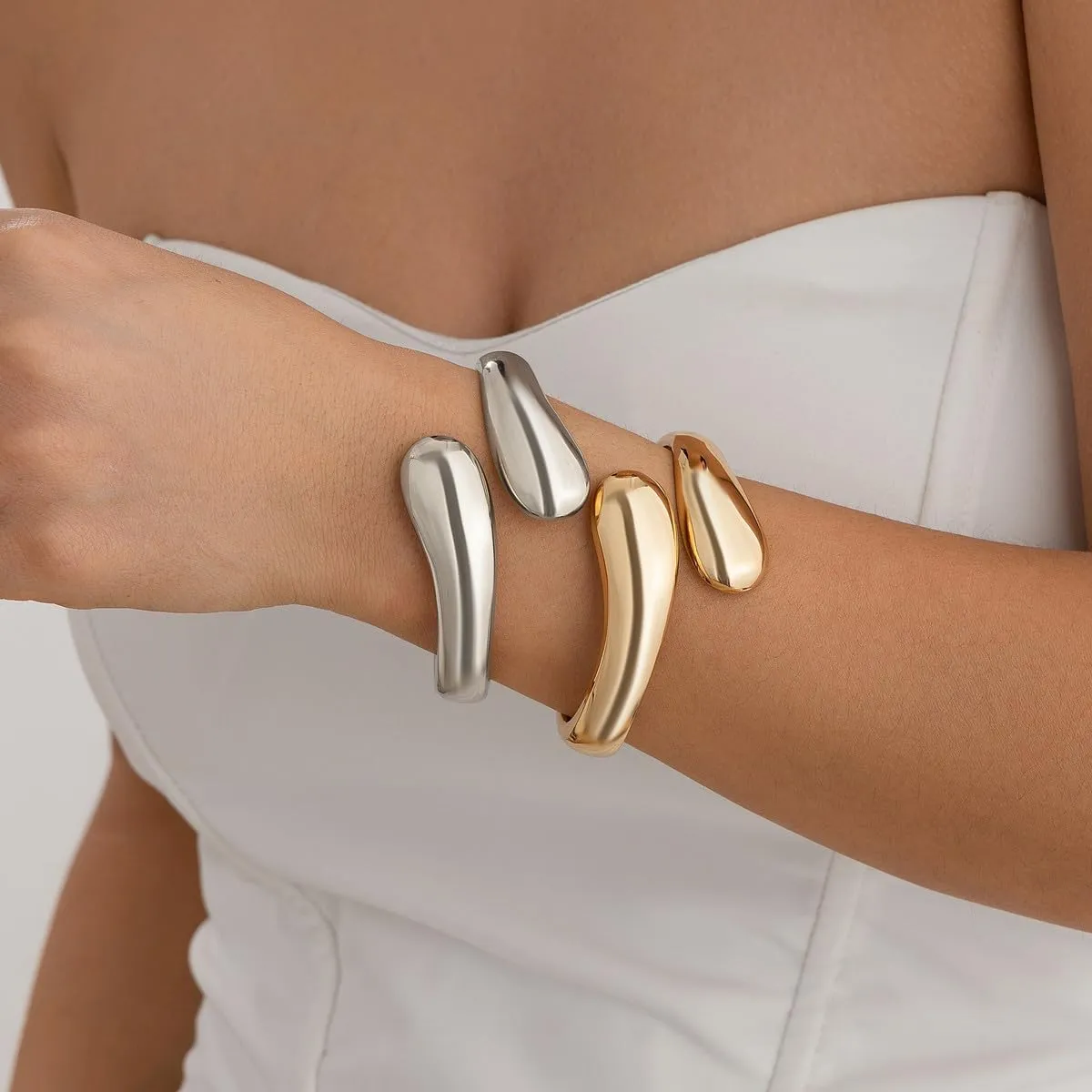 Gold Bangle Bracelets for Women Trendy Minimalist Chunky Cuff Statement Bracelet Stack 18K Gold Plated Thick Arm Cuffs Bangles Fashion Cute Jewelry