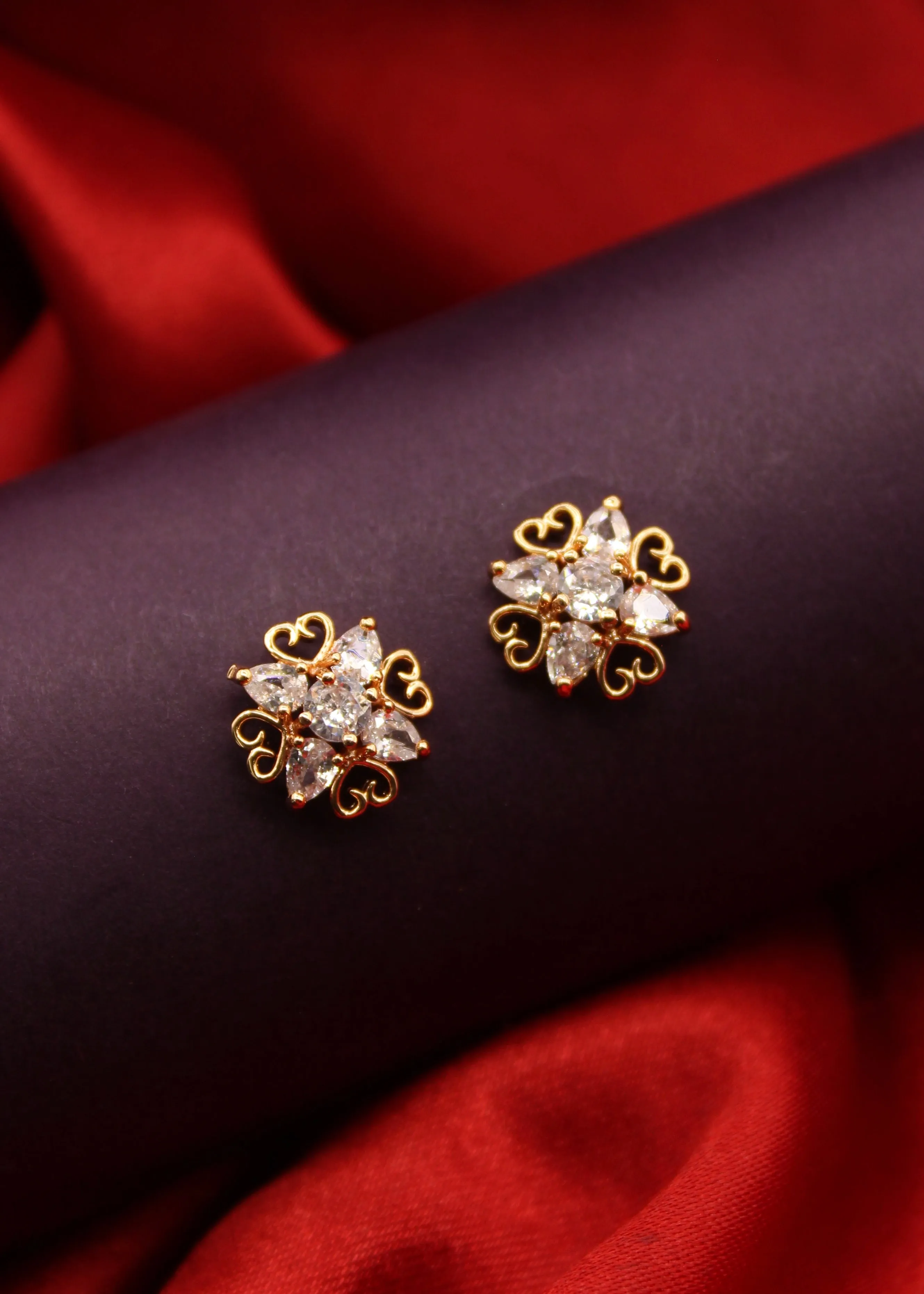 GORGEOUS DIA STUDS