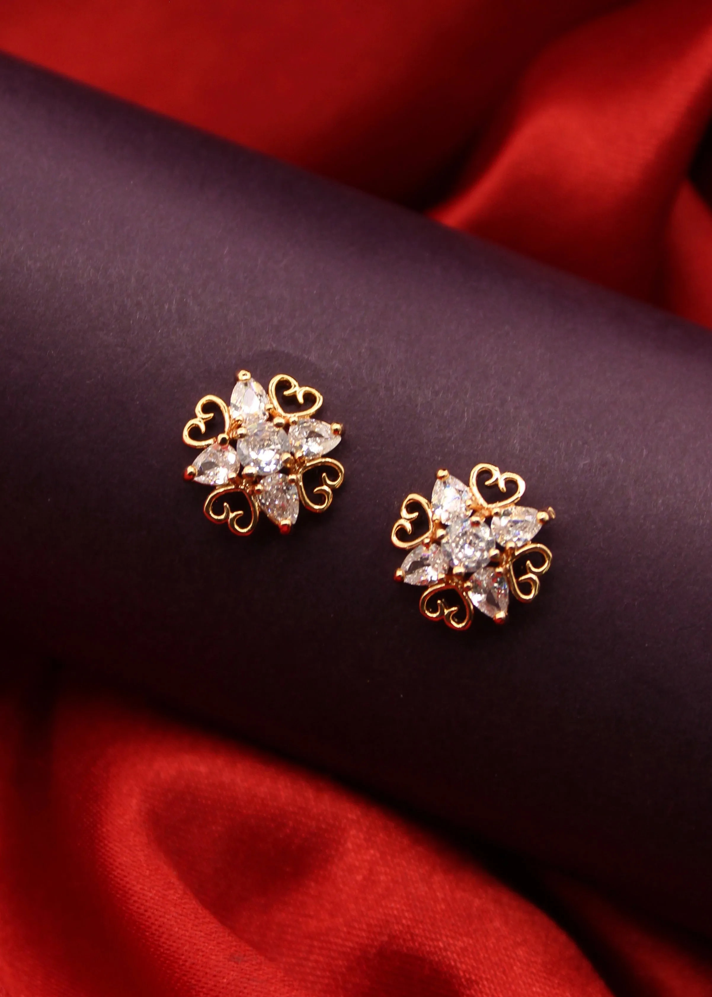GORGEOUS DIA STUDS