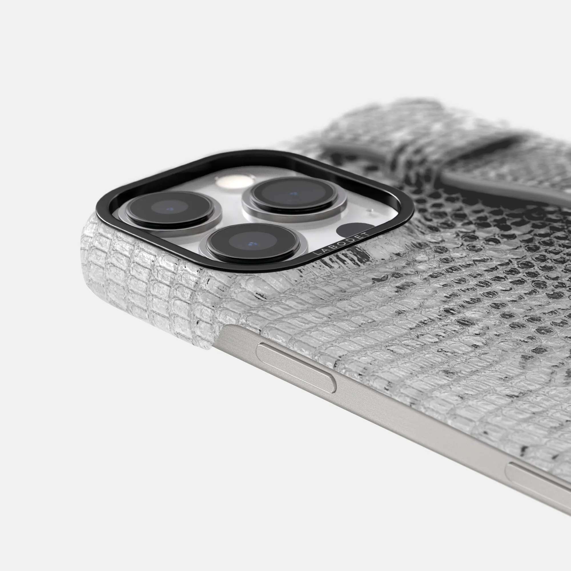 Handle Case For iPhone 16 Pro In Himalayan Lizard