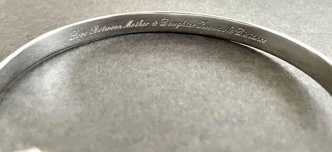 Hollywood Sensation Engraved Love Between Mother and Daughter Knows No Distance Bracelet for Women- Mother Daughter Bracelets