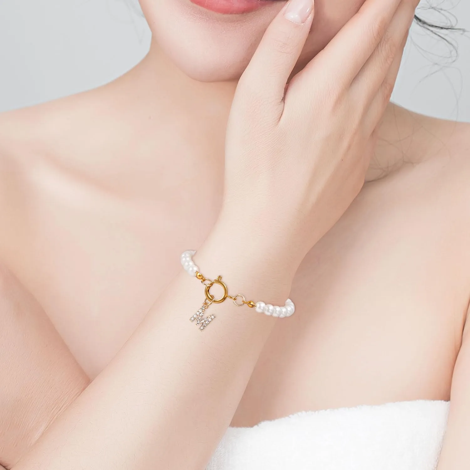 Initial Pearl Bracelets, Fashion Gold Alphabet Pearl Bracelet Dainty Rhinestones Letter Bracelet for Women Letter Pearl Jewelry Gift for Women