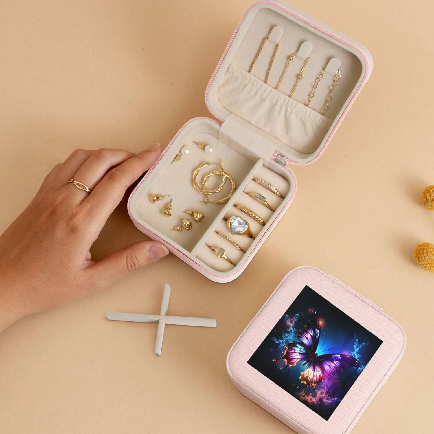 Jewelry Boxes for Women Girls Square Jewelry Organizer Case Beautiful glowing butterfly Leather Jewelry Storage Box Portable Travel Jewelry Case with Zipper for Necklace, Earrings, Rings