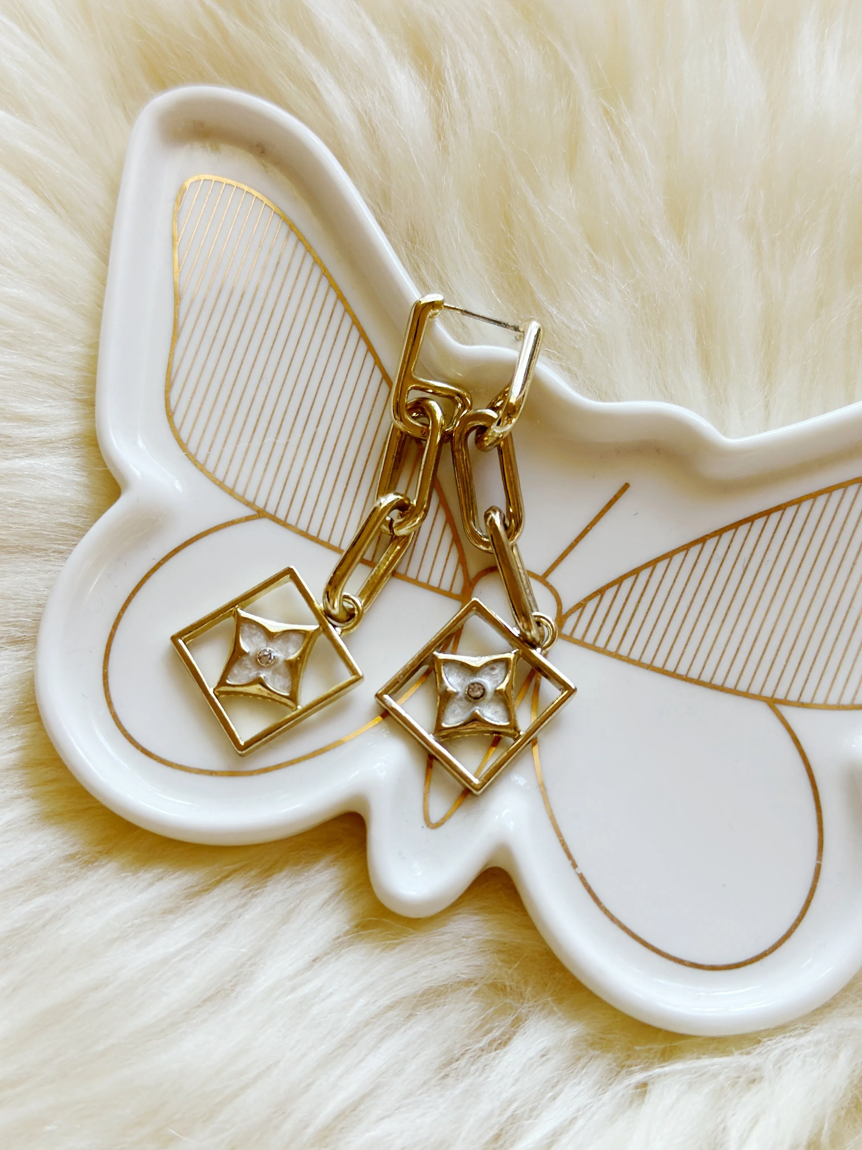 Lux - Golden chain earrings with pearl white stars | aesthetic | elegant earrings