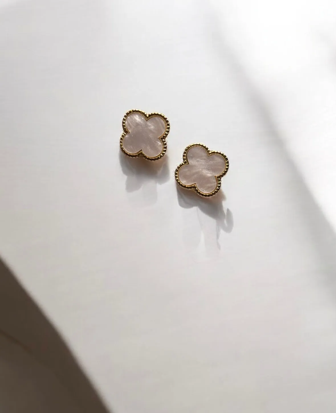 Lux - Golden clovers stud earrings