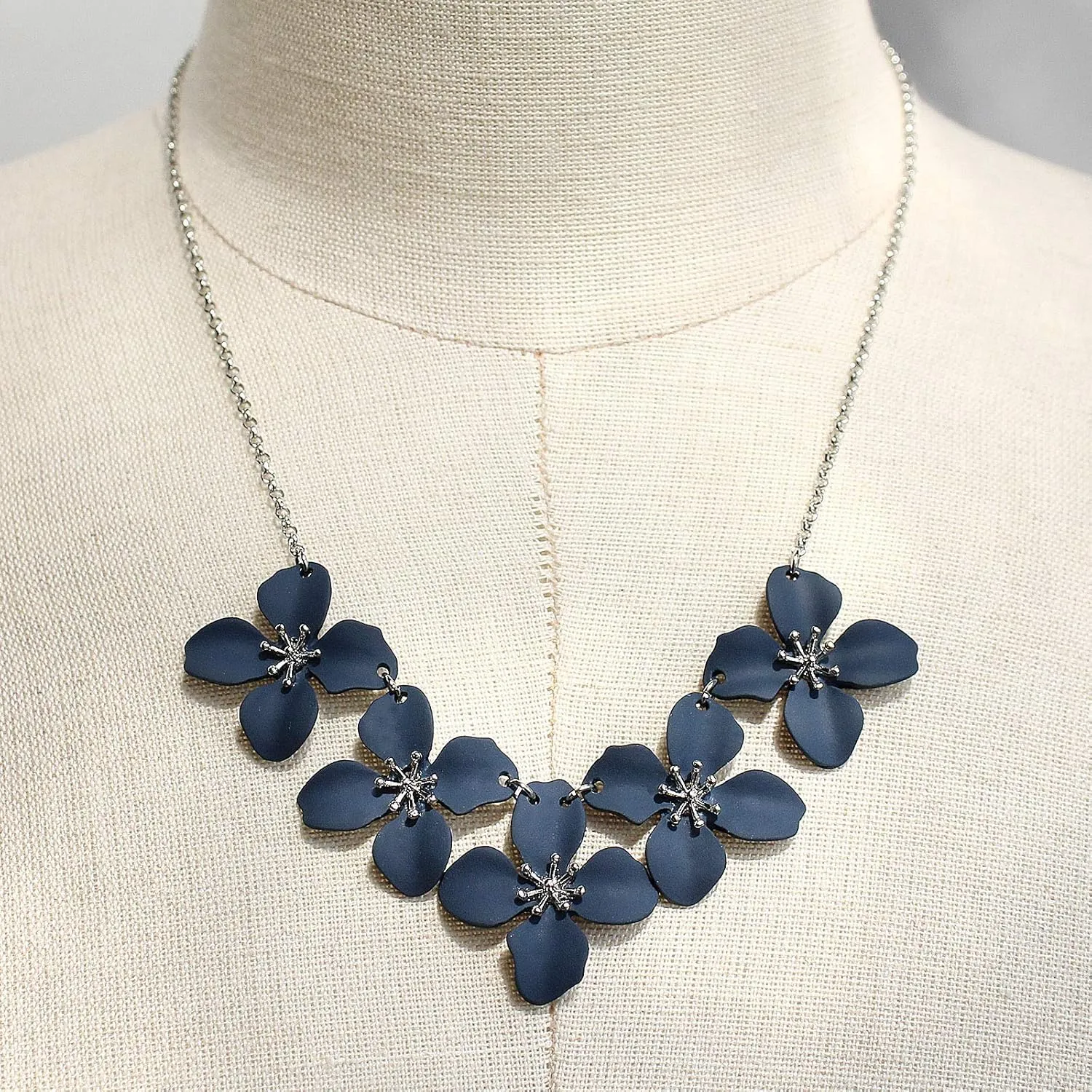 POMINA White Flower Statement Necklace for Women, Floral Bib Collar Necklace with Adjustable Chain, Flower Earrings, Elegant Costume Jewelry for Weddings, Gifts for Women