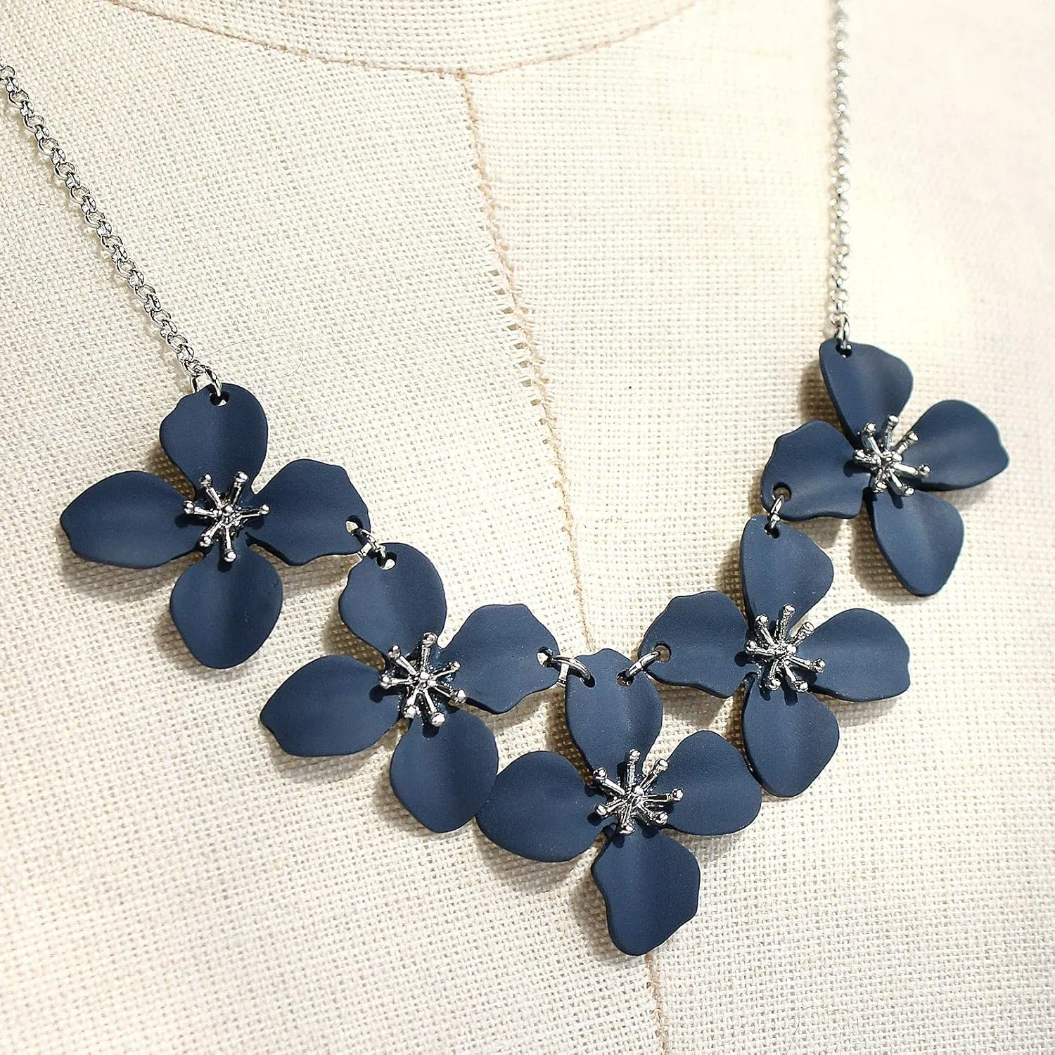 POMINA White Flower Statement Necklace for Women, Floral Bib Collar Necklace with Adjustable Chain, Flower Earrings, Elegant Costume Jewelry for Weddings, Gifts for Women