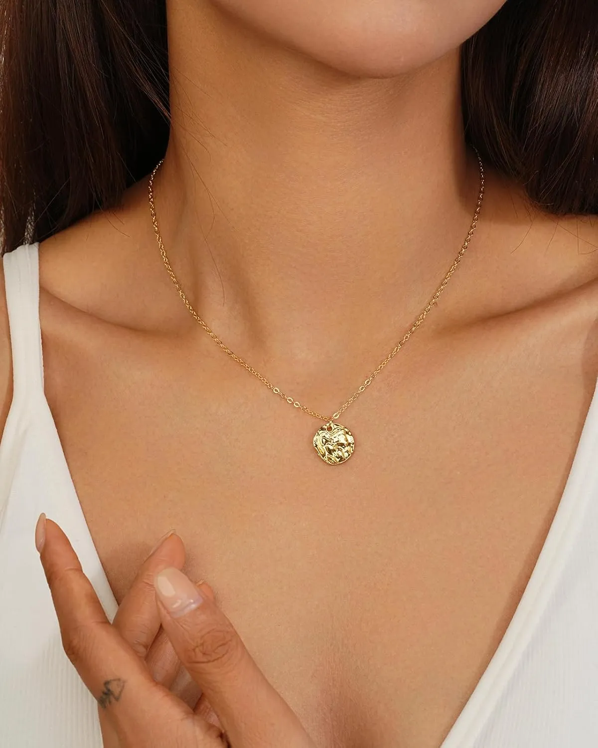 Star Necklace with 4 Color Cubic Zirconia,Unique Star Jewelry,Fashion Gold Star Charm Pendant Gold Necklaces Chain for Women,18K Gold Plated Tiny Choker Necklace for Women Valentines Gift