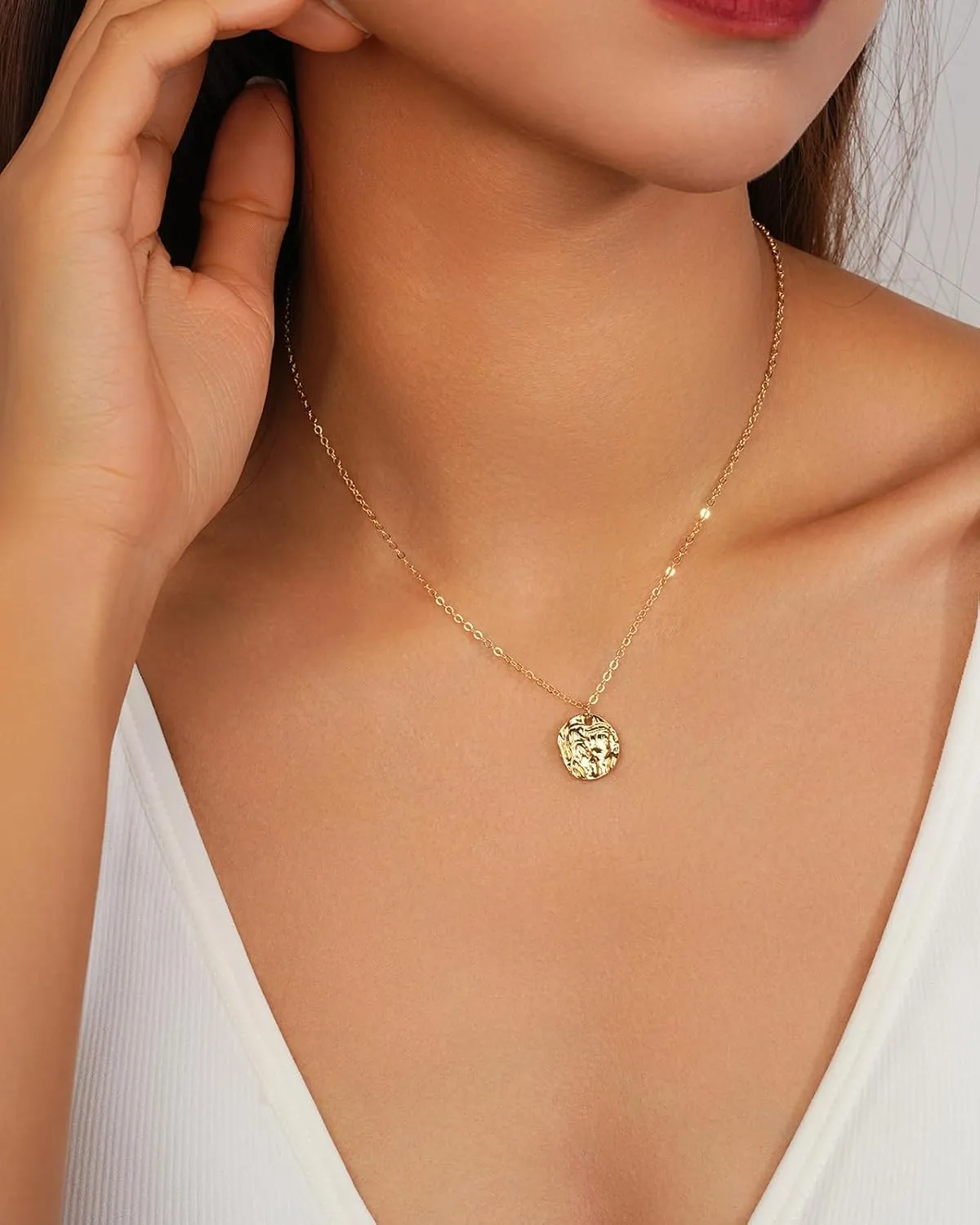 Star Necklace with 4 Color Cubic Zirconia,Unique Star Jewelry,Fashion Gold Star Charm Pendant Gold Necklaces Chain for Women,18K Gold Plated Tiny Choker Necklace for Women Valentines Gift