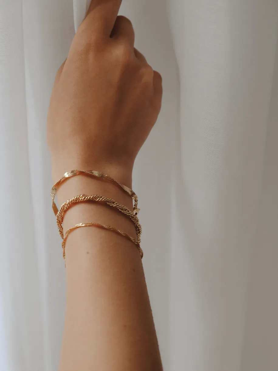 The Twisted Chain Bracelet