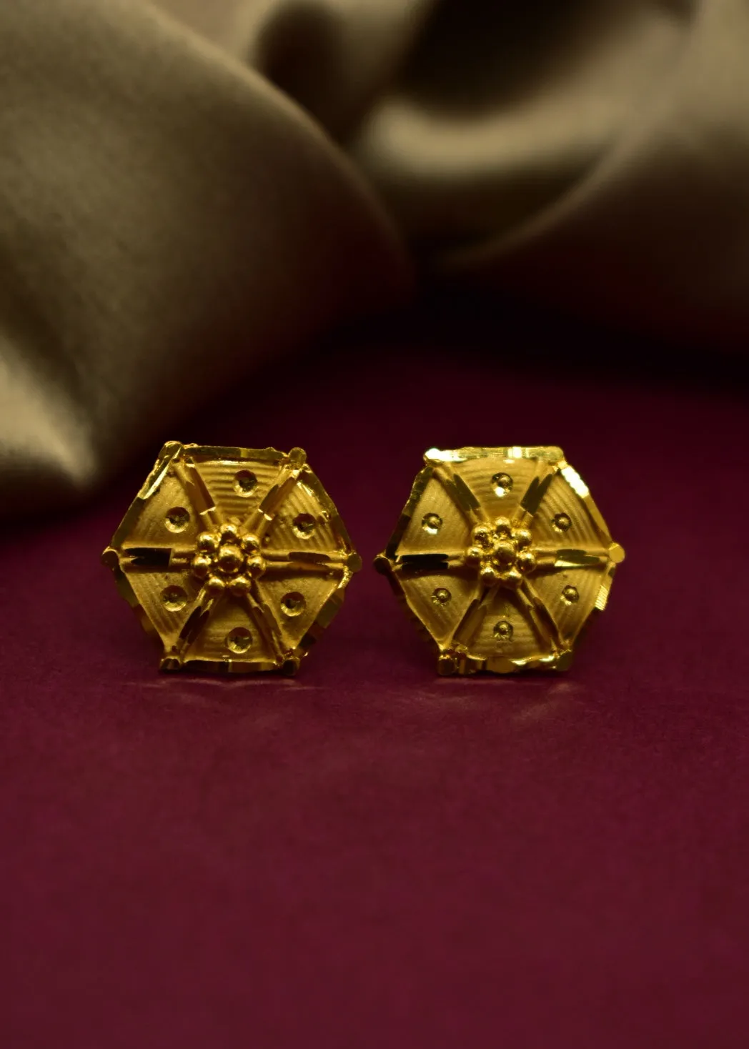 TRIANGLE STUDS EARRINGS