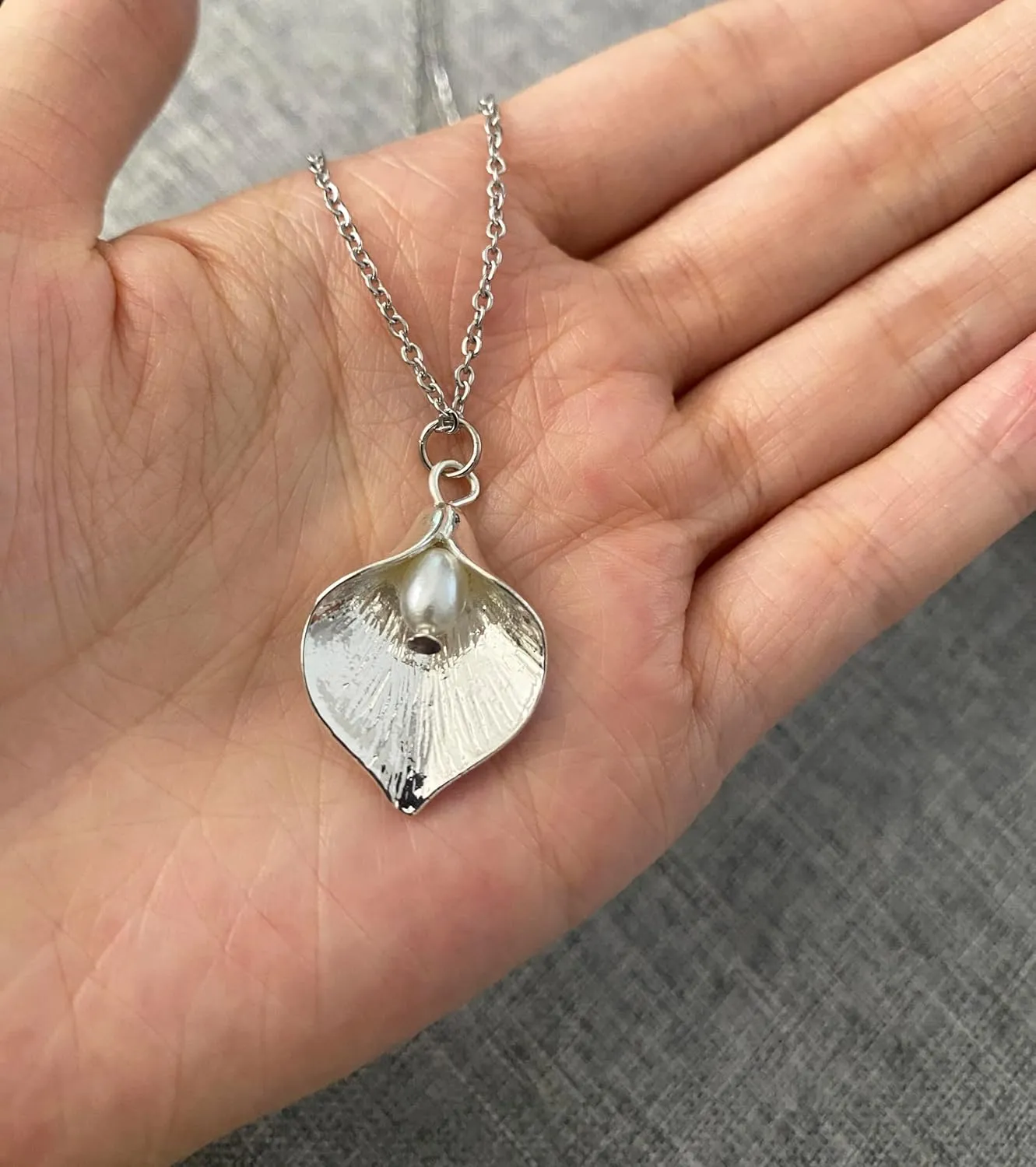 WLL Unique Pearl Calla Lily Flower Necklace Charm Gold Silver Tone Pendant Jewelry Bridesmaid Gift