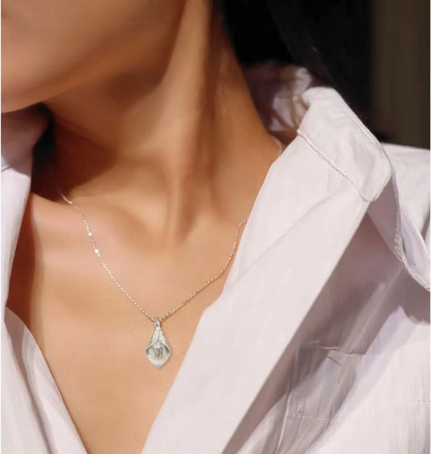WLL Unique Pearl Calla Lily Flower Necklace Charm Gold Silver Tone Pendant Jewelry Bridesmaid Gift