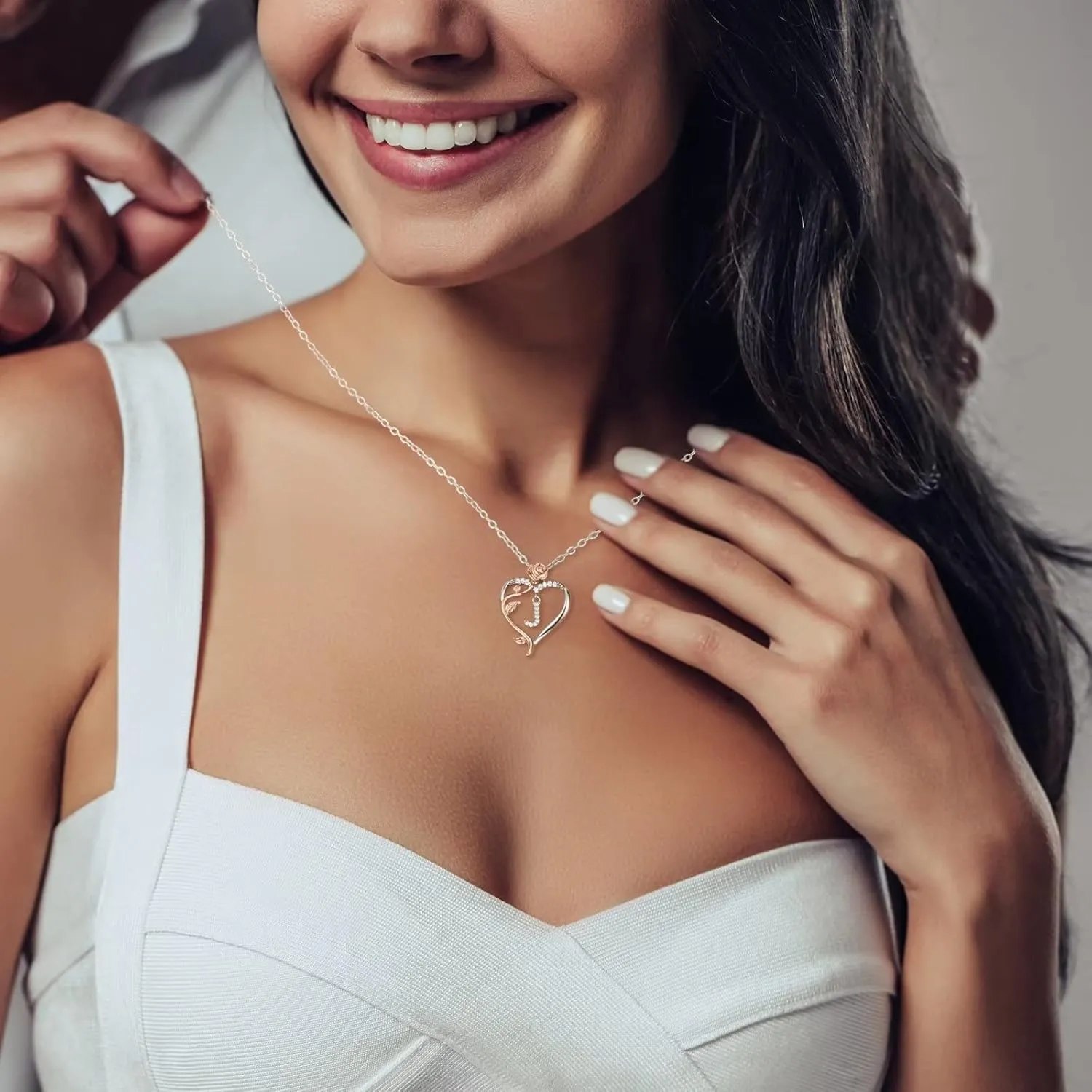 Yesteel Rose Heart Initial Necklaces Gifts for Women Teen Girls, Rose Love Heart Letter Pendant Necklace Jewelry Mothers Day Valentines Anniversary Birthday Gifts for Her Women Wife Girlfriend